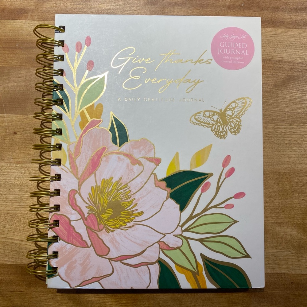 Give Thanks Everyday: A Daily Gratitude Journal